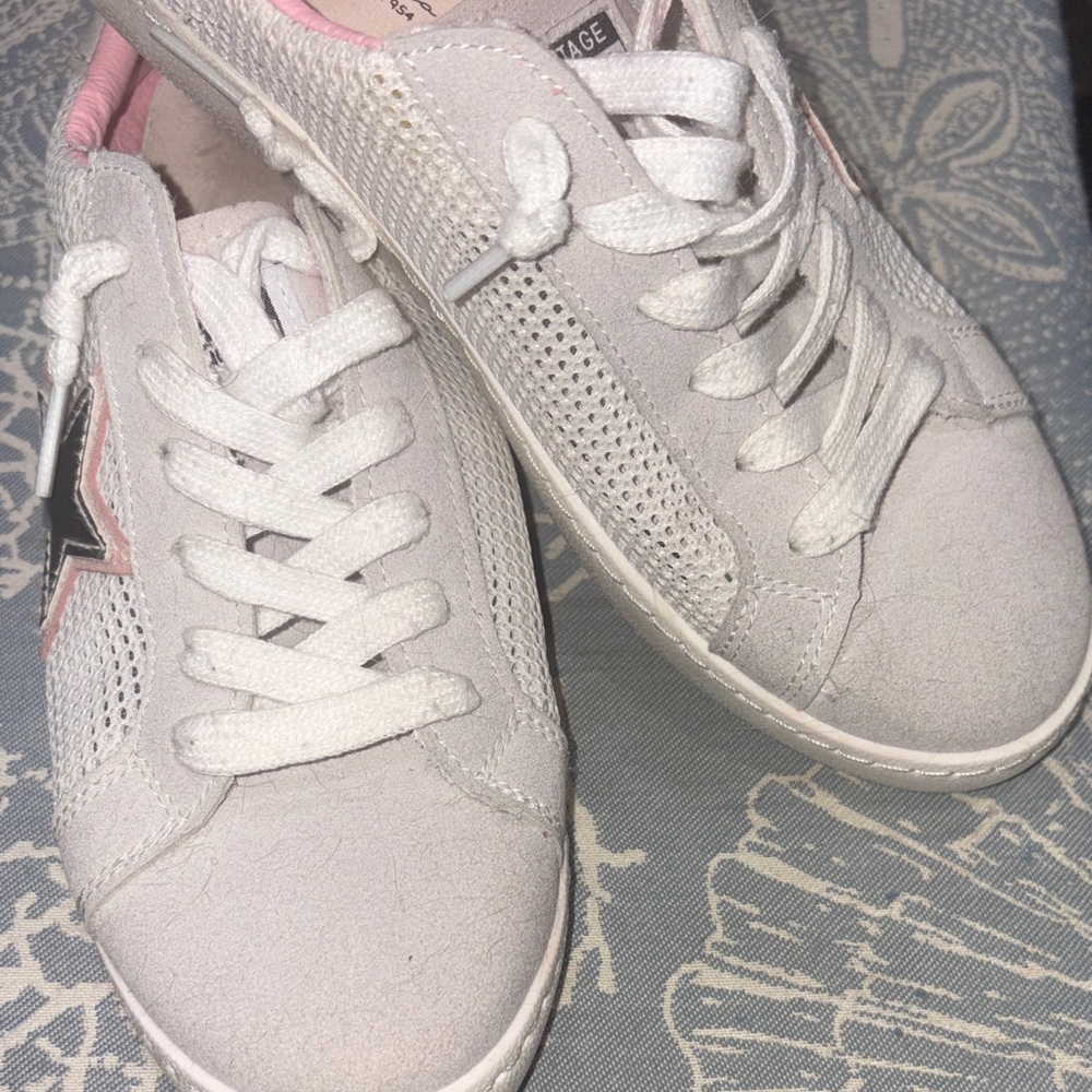 VINTAGE HAVANA Free - Star Perforated Lace Up Sneakers - Silver, Grey, Pink - Picture 5 of 15